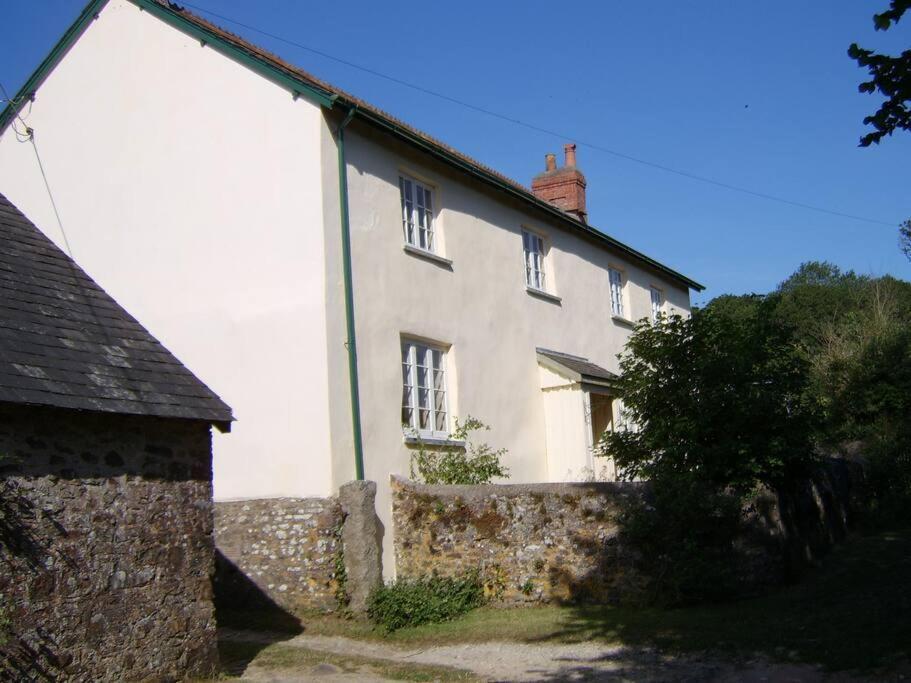 Farmer Bob'S Farmhouse Barnstaple Exterior photo