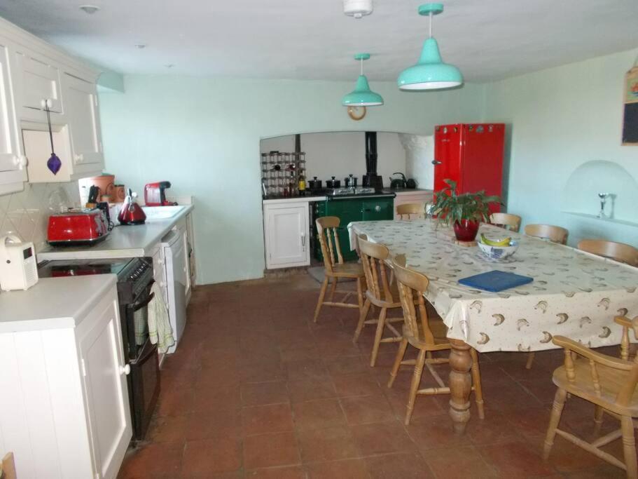 Farmer Bob'S Farmhouse Barnstaple Exterior photo